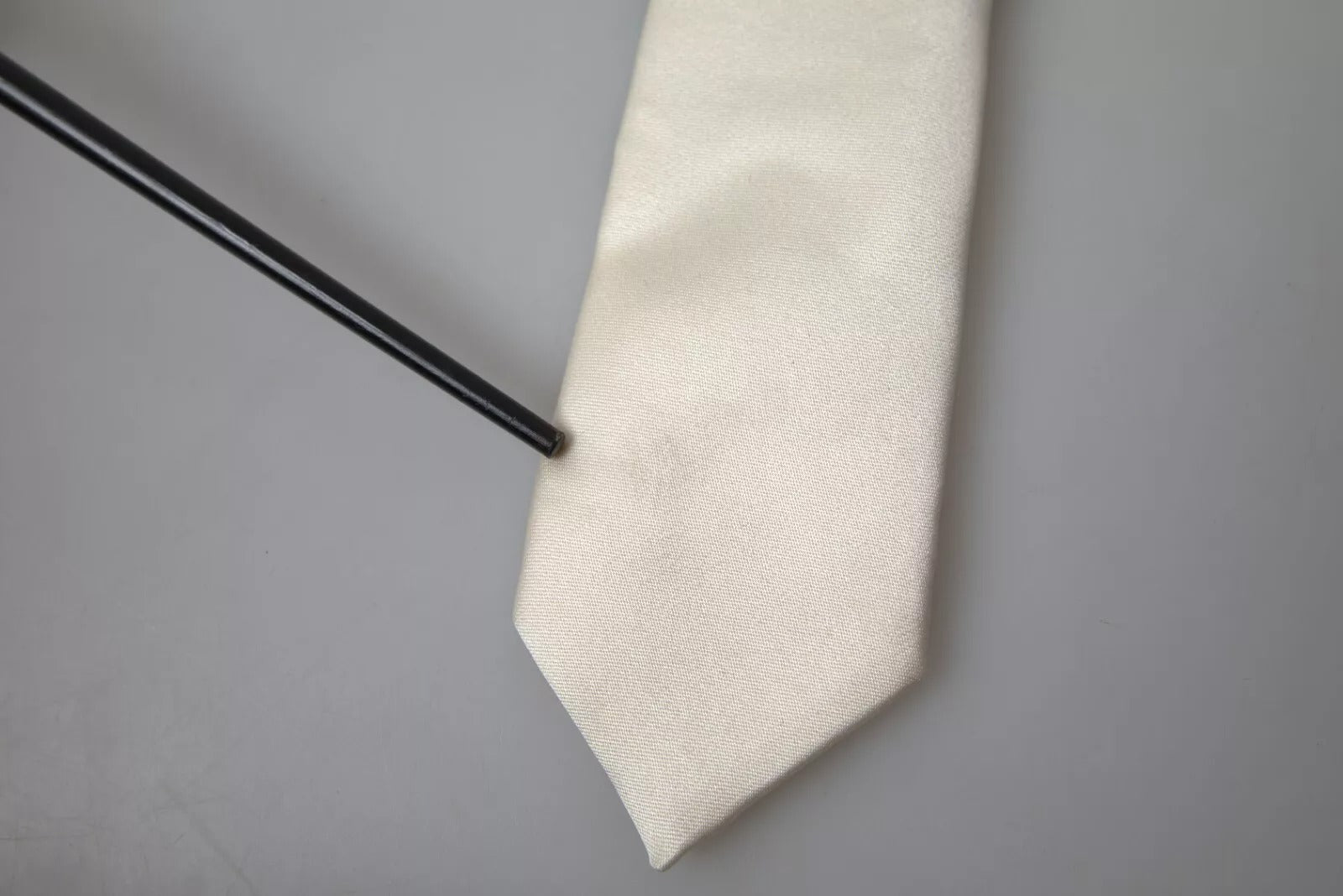 Dolce & Gabbana Off White Satin Silk Classic Men Necktie (Pre-Owned)