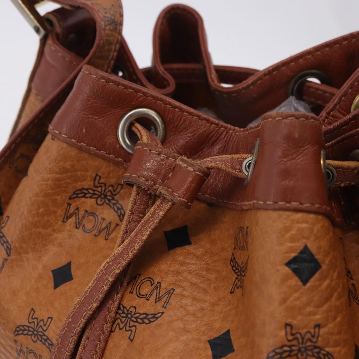 MCM Drawstring Leather Brown Leather Shoulder Bag Bag (Pre-Owned)