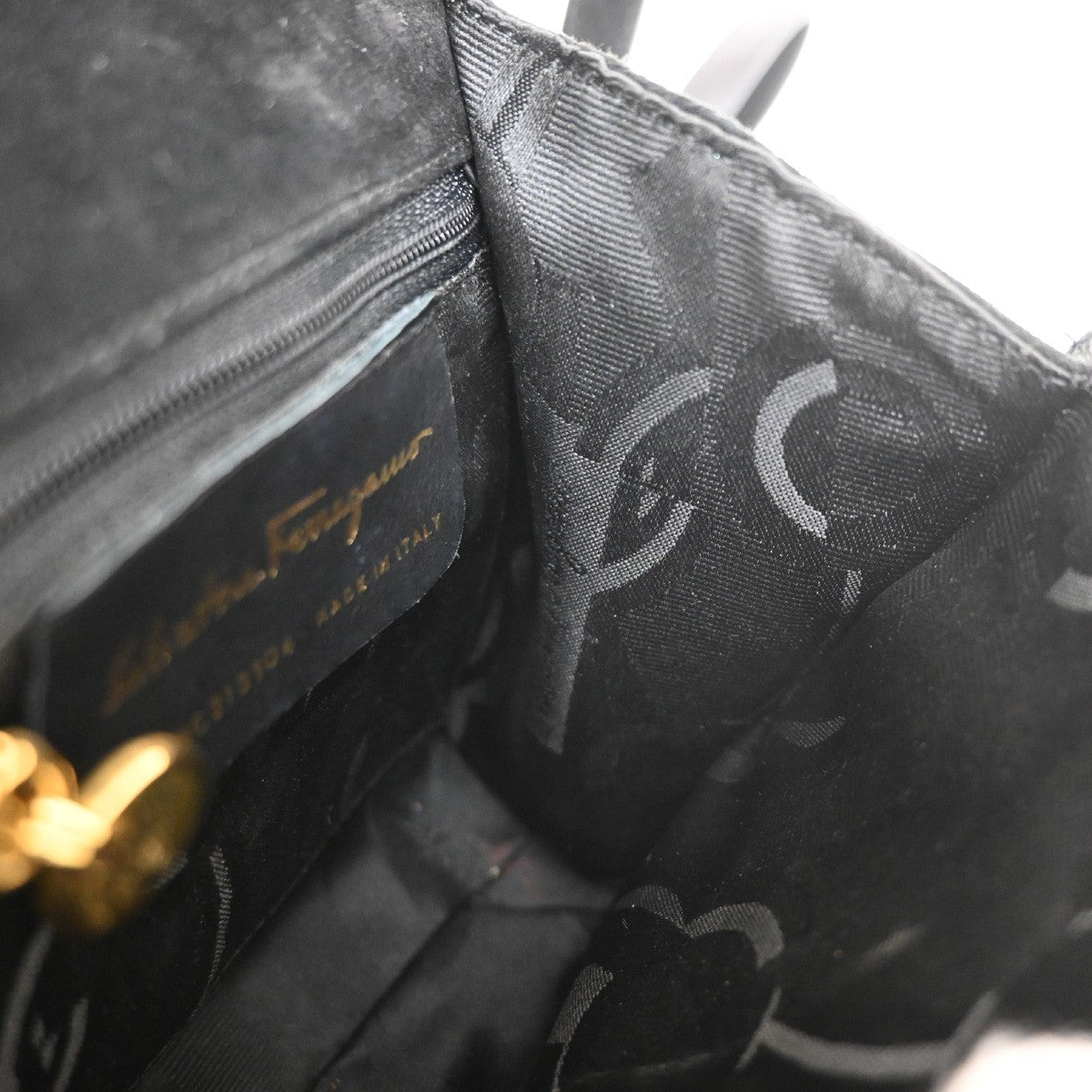 Salvatore Ferragamo Vintage Vara Bow Handle Shoulder Suede Black Suede Handbag (Pre-Owned)