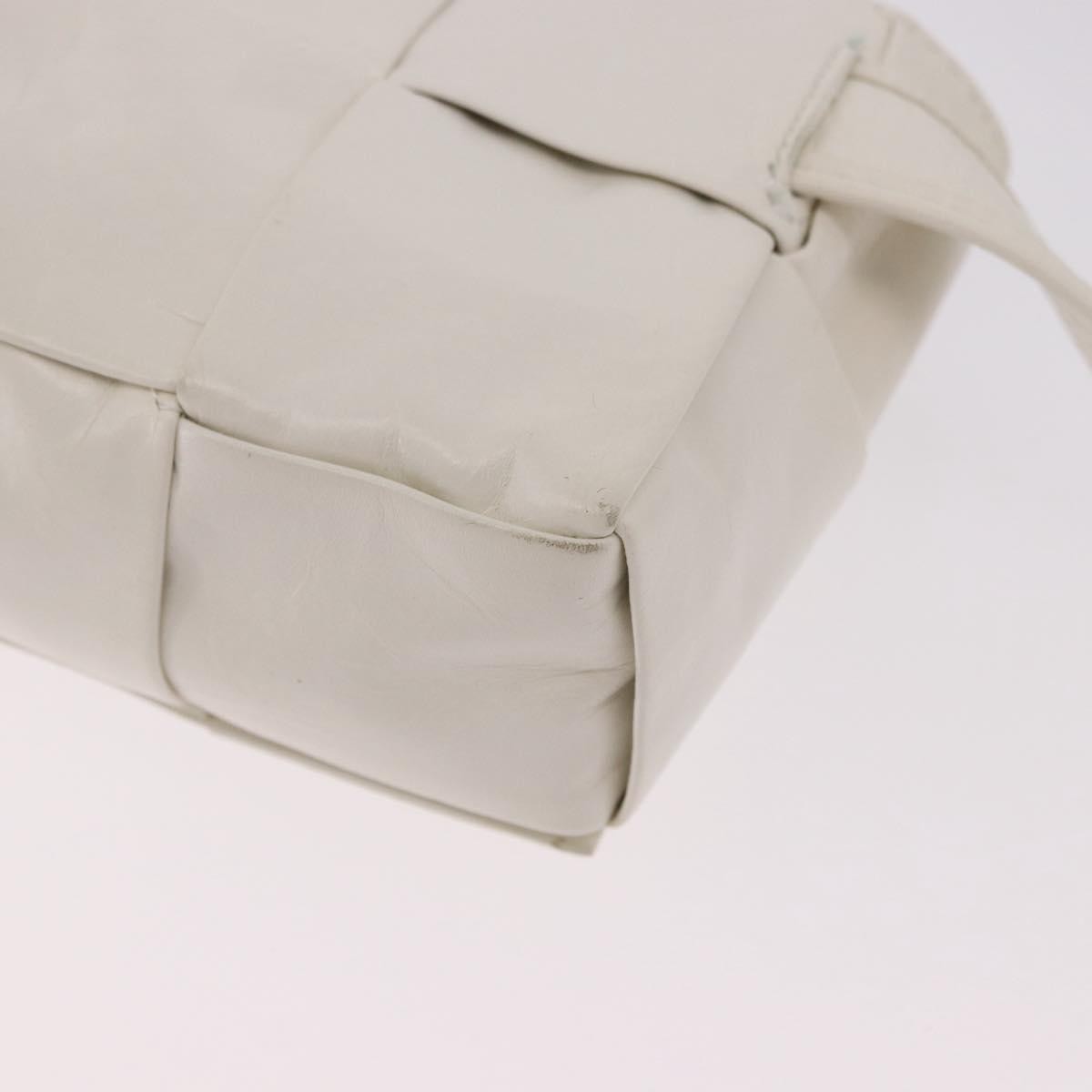 Bottega Veneta Cassette Belt Maxi Intrecciato Leather White Leather Clutche & Pouche Bag (Pre-Owned)
