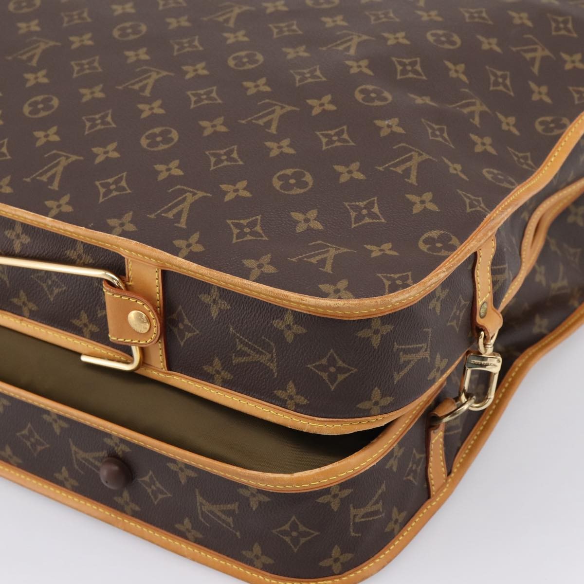 Louis Vuitton Garment Carrier Monogram Canvas Brown Canvas Handbag (Pre-Owned)
