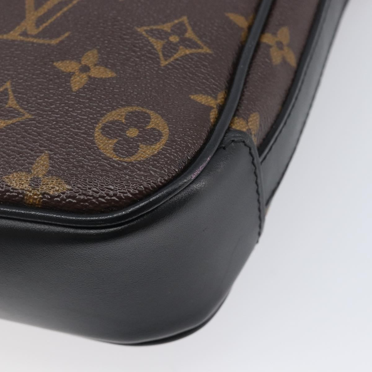 Louis Vuitton Bass Messenger Macassar Monogram Canvas Brown Canvas Handbag (Pre-Owned)