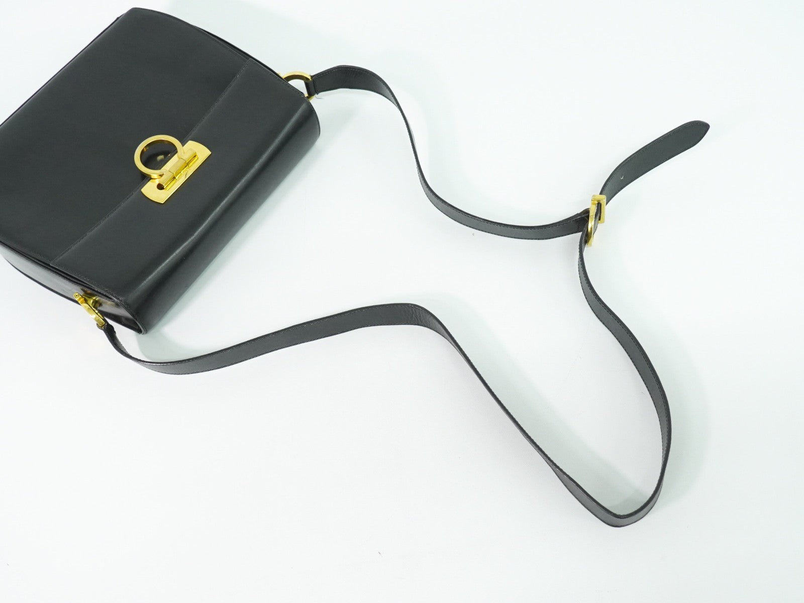 Salvatore Ferragamo Gancini Leather Black Leather Shoulder Bag Bag (Pre-Owned)