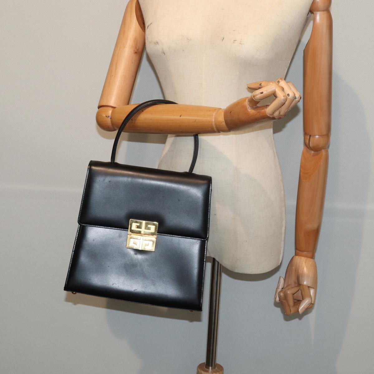 Givenchy Vintage 4G Leather Black Leather Handbag (Pre-Owned)