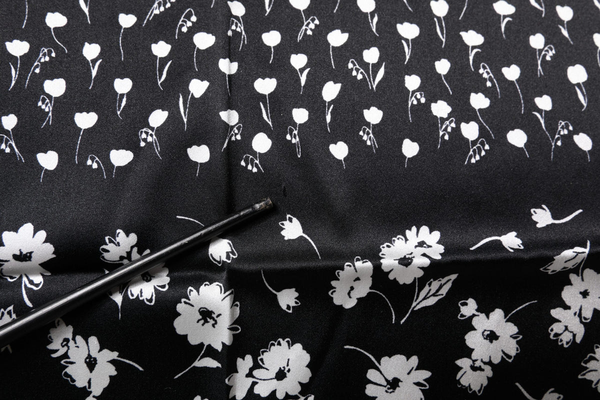 Dolce & Gabbana Black Floral Silk Square Wrap Shawl Women's Scarf (Pre-Owned)