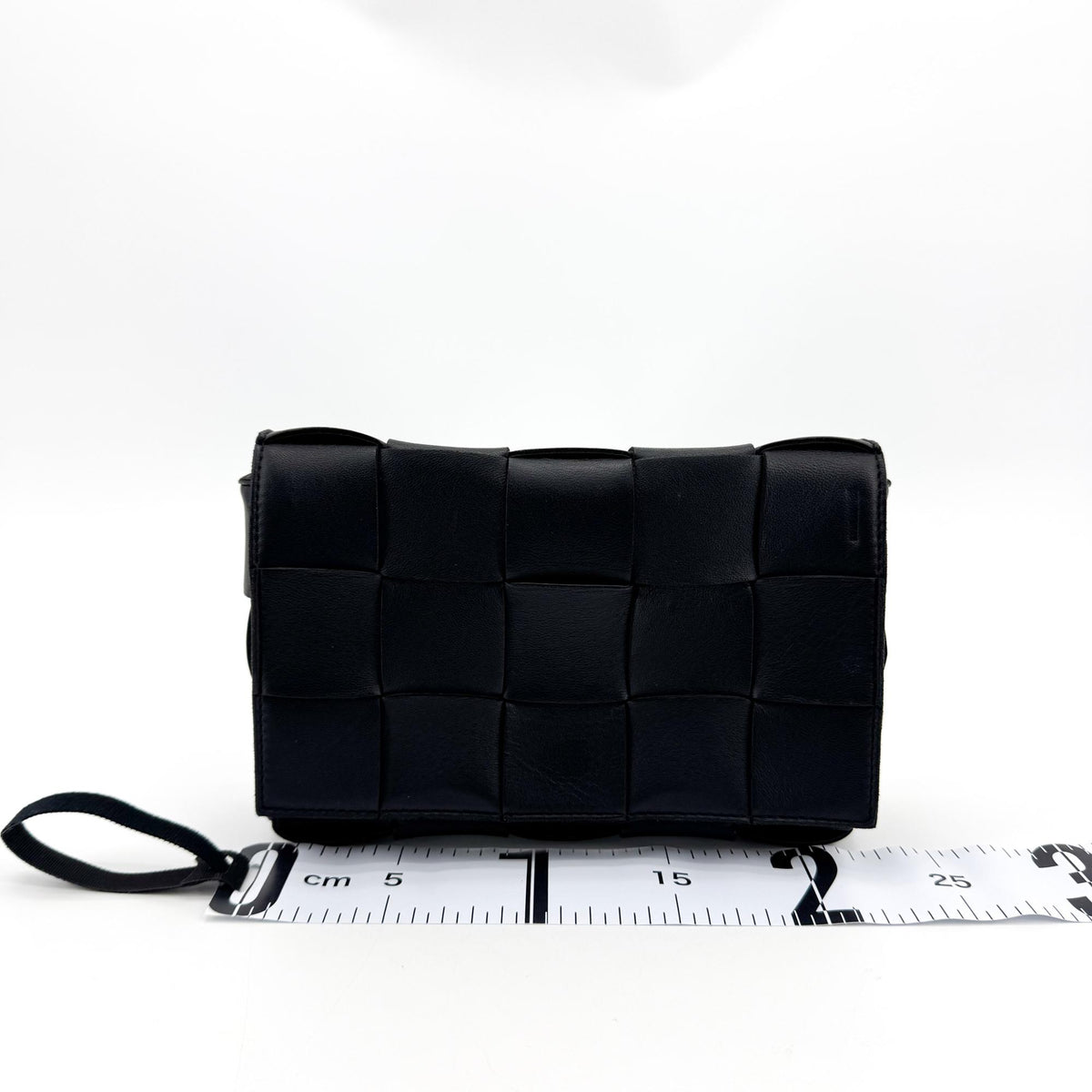 Bottega Veneta Cassette Maxi Intrecciato Leather Black Leather Crossbody Bag Bag (Pre-Owned)