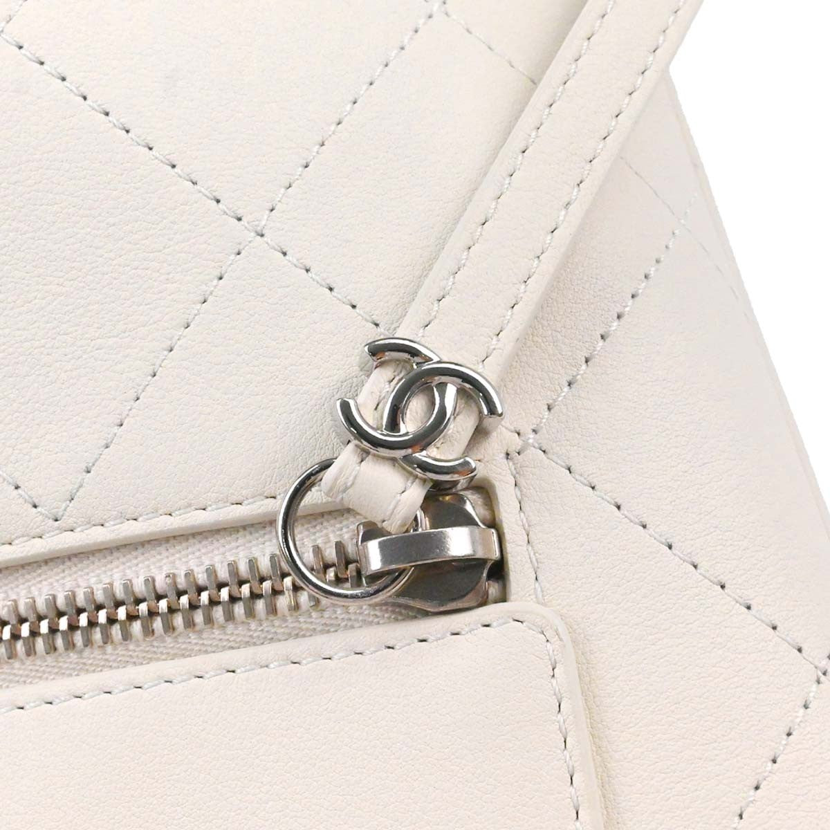 Chanel Cc Top Handle Bucket Stitched Calfskin White Leather Handbag (Pre-Owned)