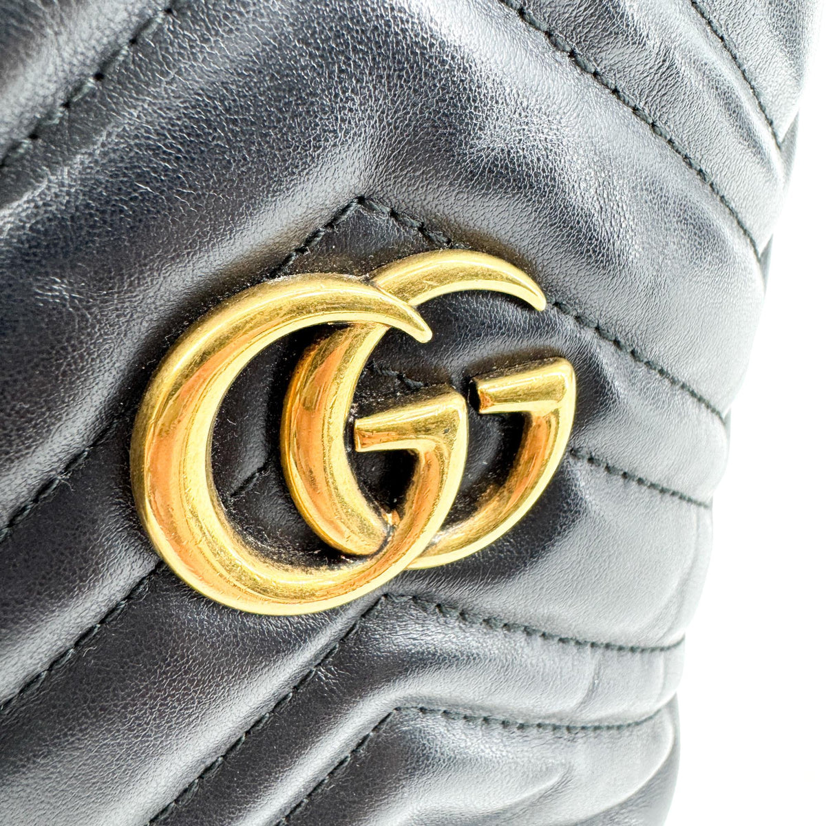 Gucci Gg Marmont Bucket Matelasse Leather Black Leather Handbag (Pre-Owned)