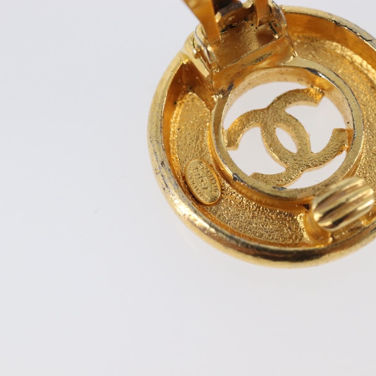 Chanel Vintage Cc Round Clip-On Metal Gold Metal Earrings Jewelry (Pre-Owned)