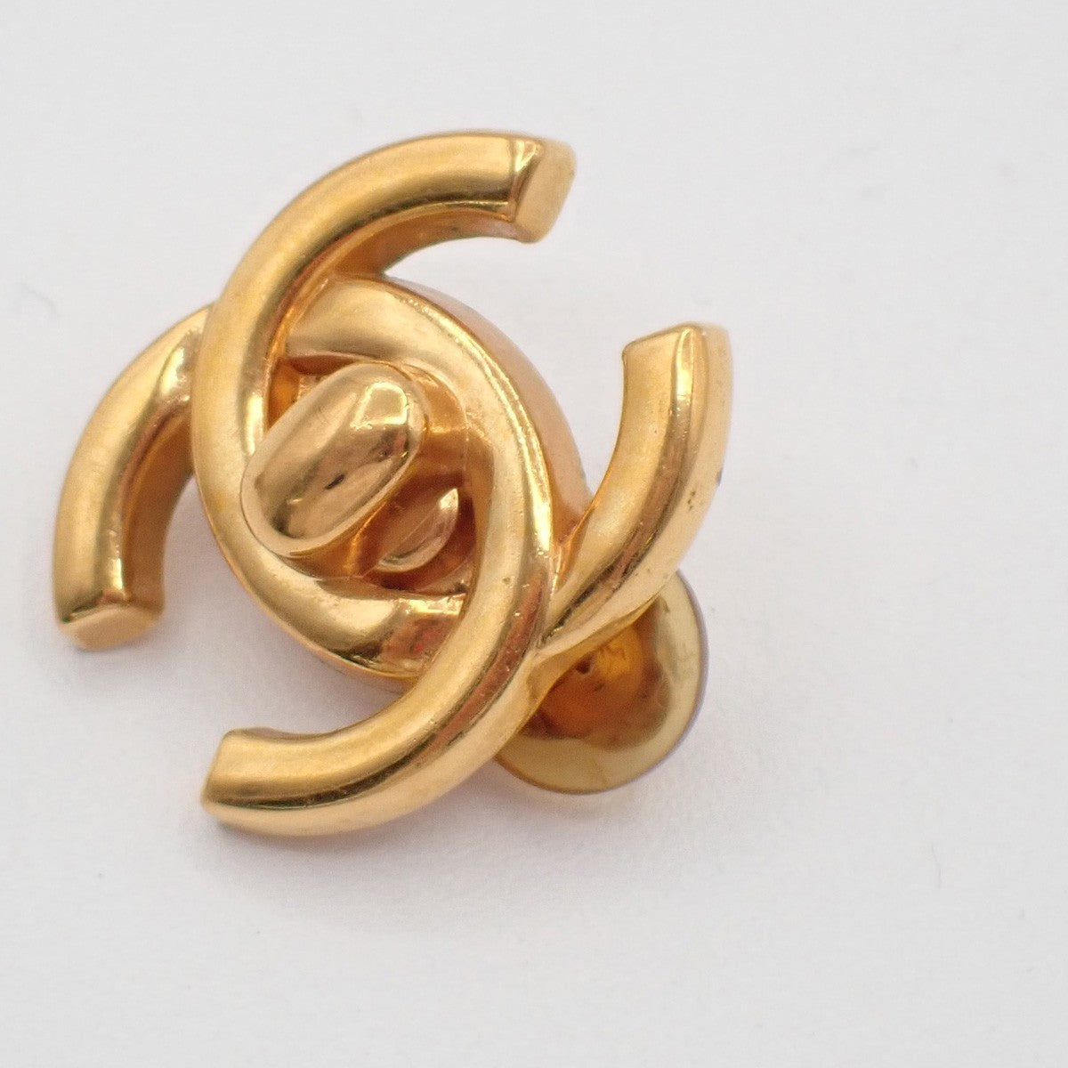 Chanel Cc Button Clip-On Metal Gold Gold_Plated Earrings Jewelry (Pre-Owned)
