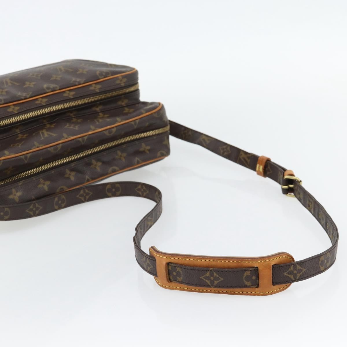 Louis Vuitton Nil Messenger Monogram Canvas Brown Canvas Shoulder Bag Bag (Pre-Owned)