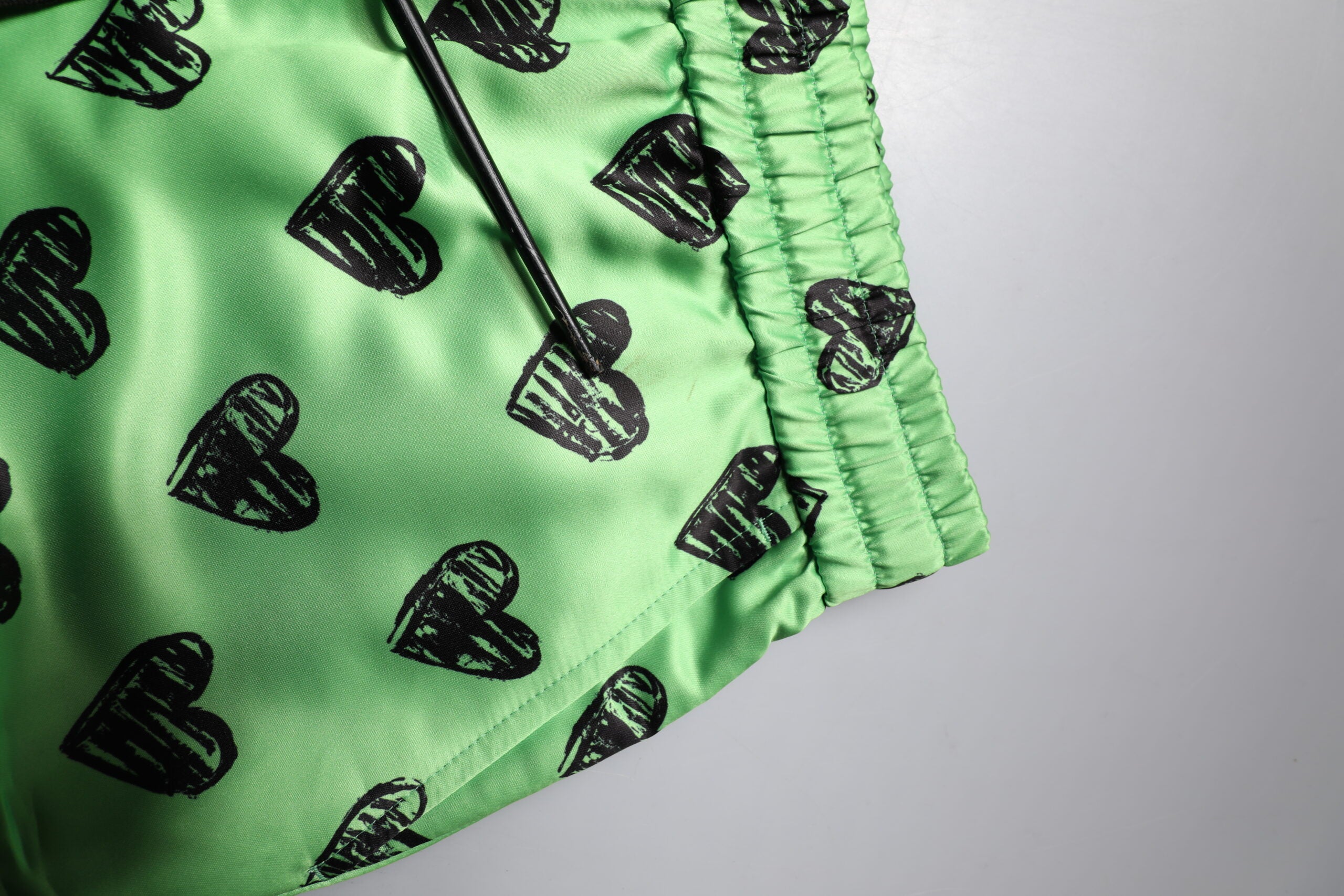 Dolce & Gabbana Green Heart Print Cargo Men Bermuda Men's Shorts (Pre-Owned)