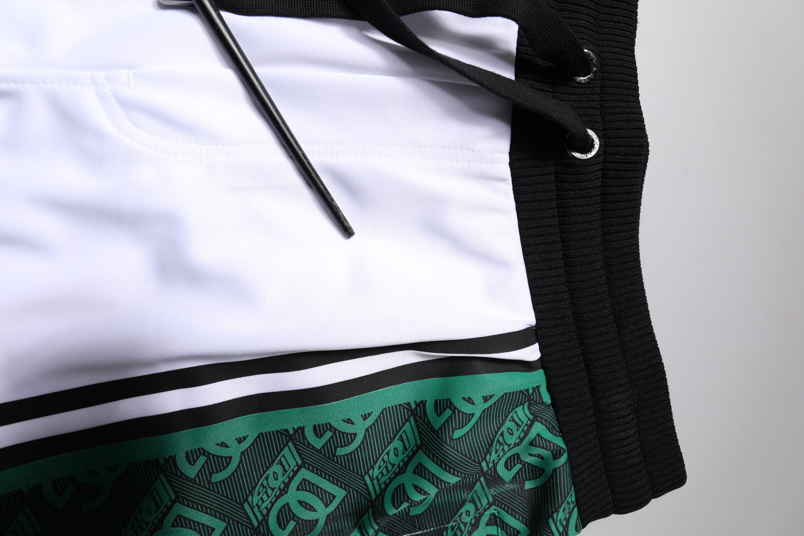 Dolce & Gabbana White Green Men Jersey SweatMen's Men's Shorts (Pre-Owned)