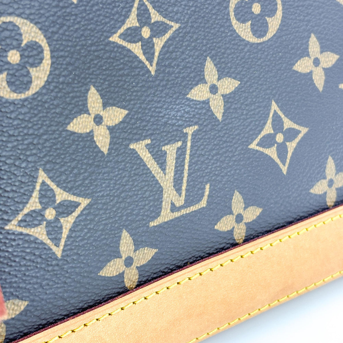 Louis Vuitton Alma Monogram Canvas Brown Canvas Handbag (Pre-Owned)