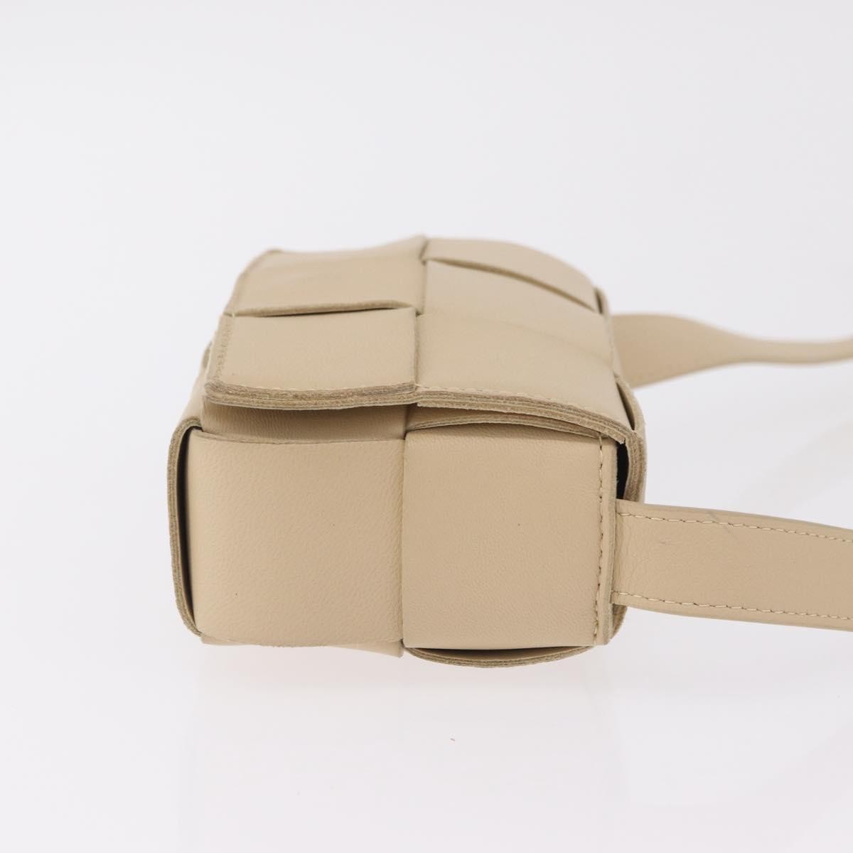 Bottega Veneta Cassette Maxi Intrecciato Leather Beige Leather Crossbody Bag Bag (Pre-Owned)