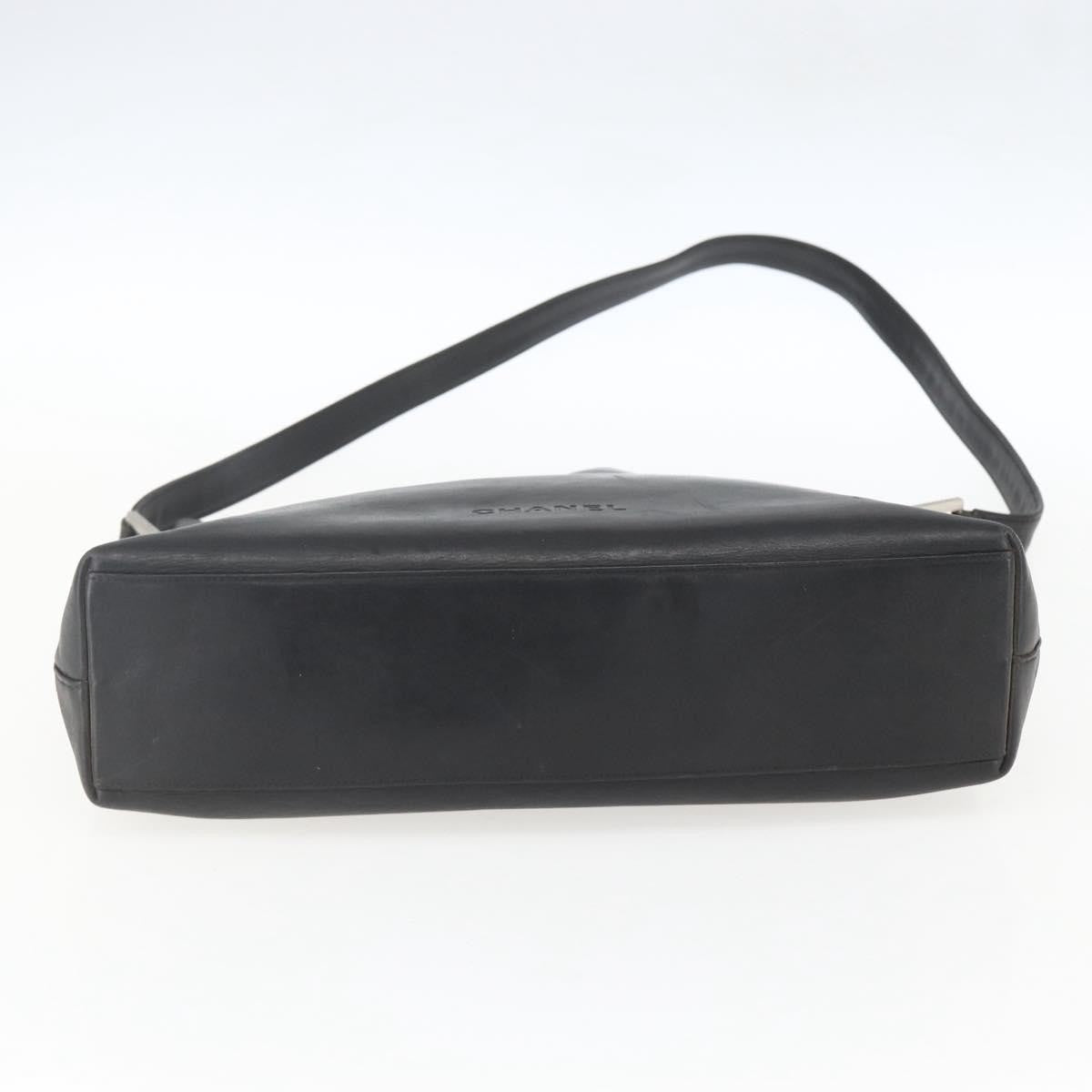 Chanel Vintage Leather Black Leather Shoulder Bag Bag (Pre-Owned)