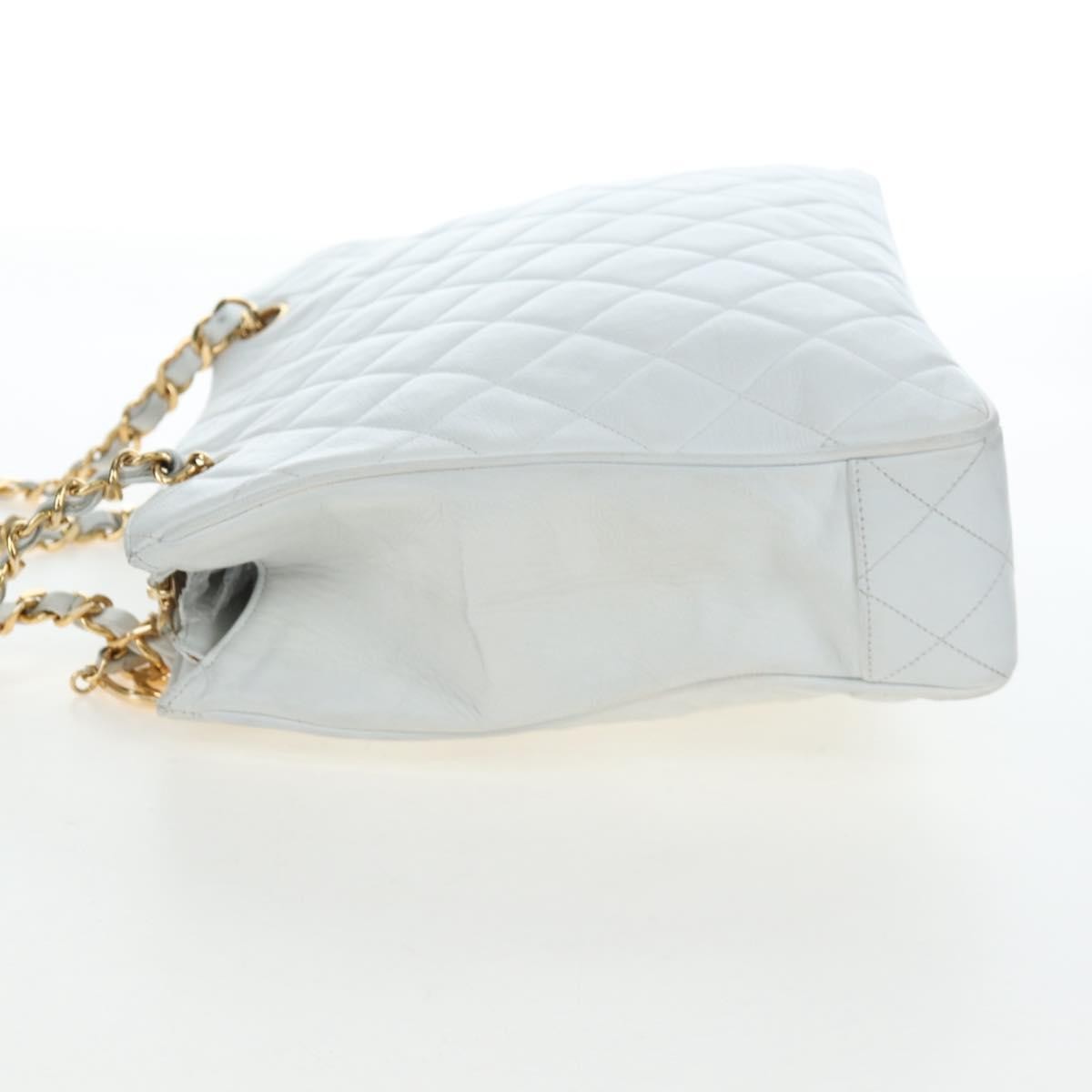 Chanel Shoulder Quilted Leather White Leather Shoulder Bag Bag (Pre-Owned)