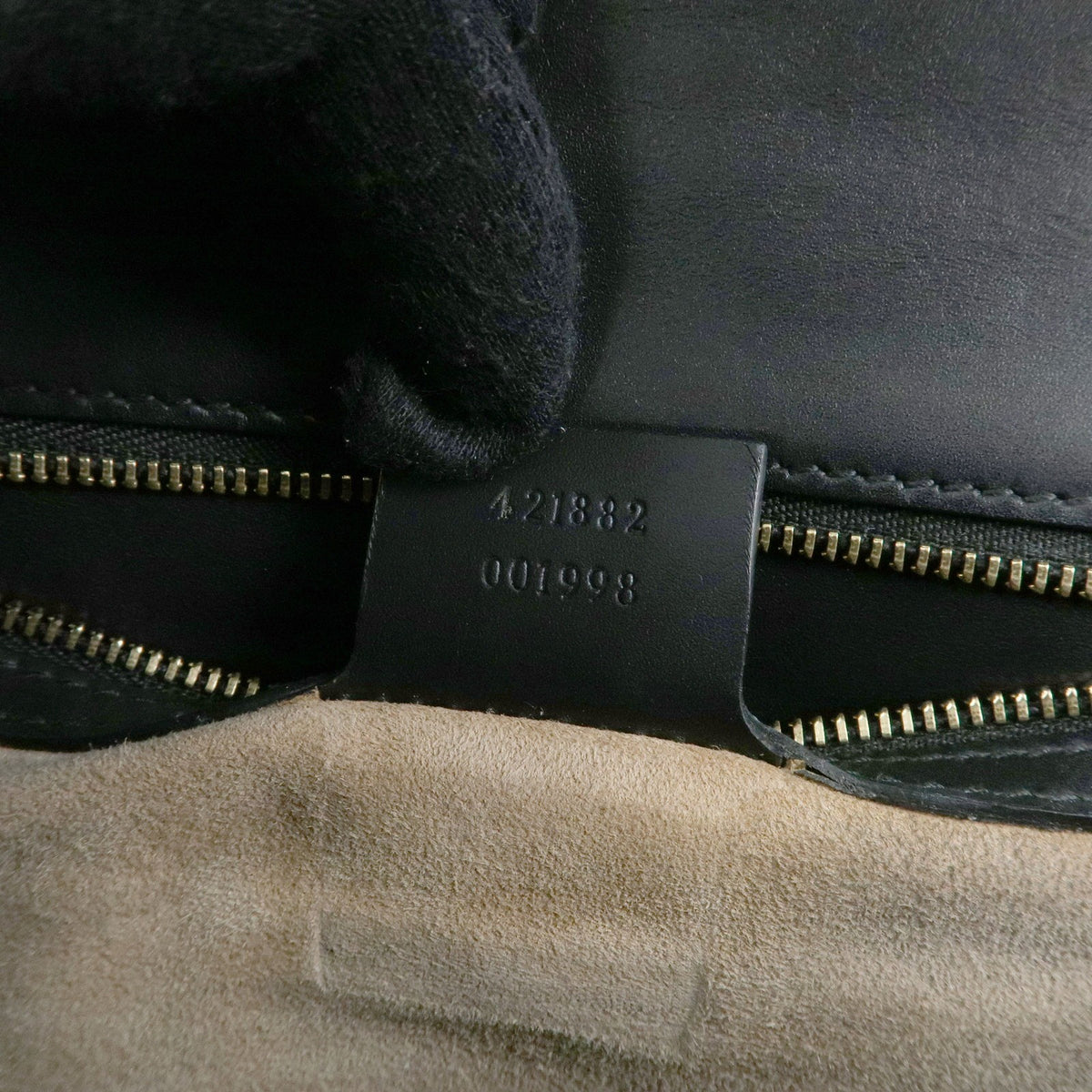 Gucci Sylvie Leather Black Leather Shoulder Bag Bag (Pre-Owned)
