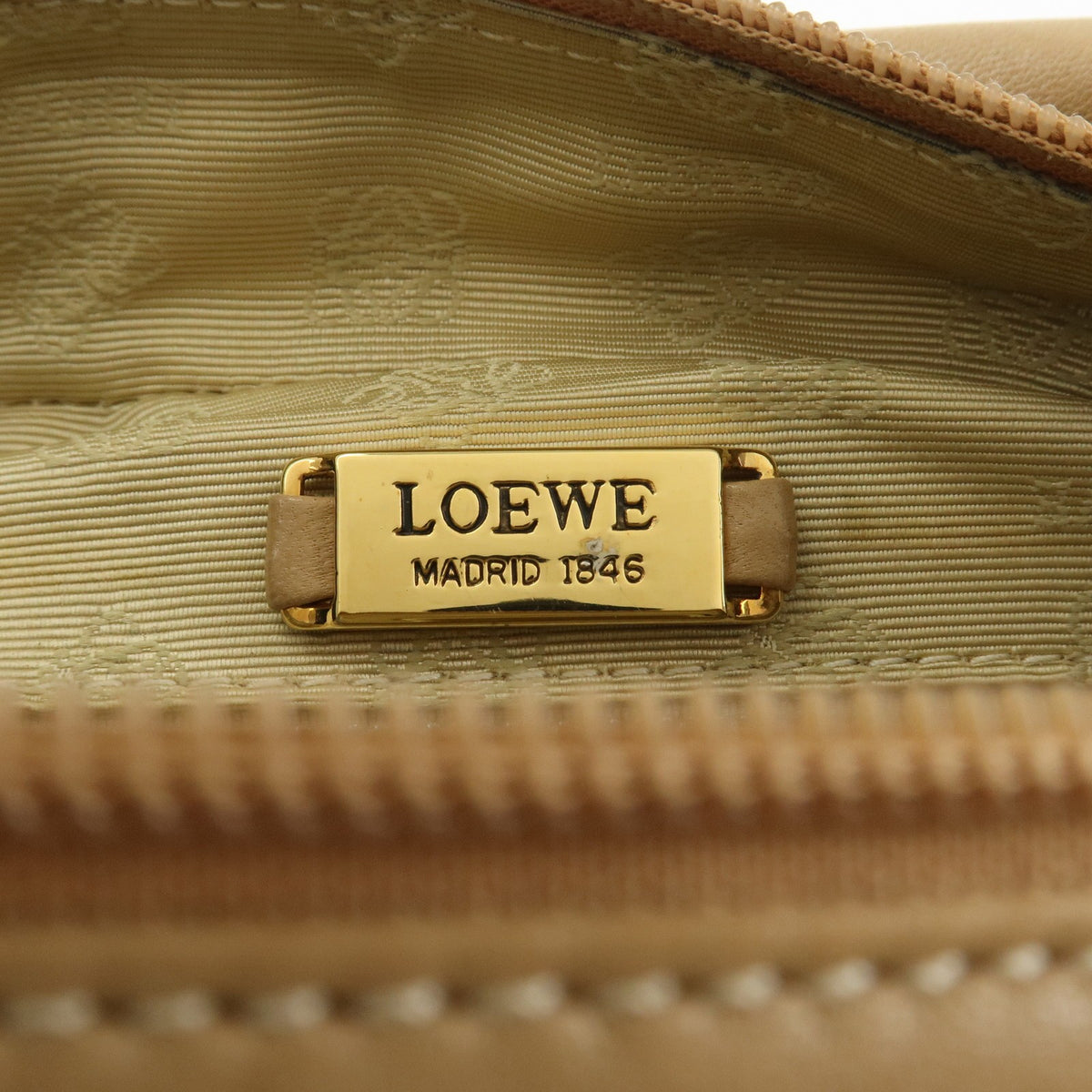 Loewe Vintage Anagram Leather Beige Leather Handbag (Pre-Owned)