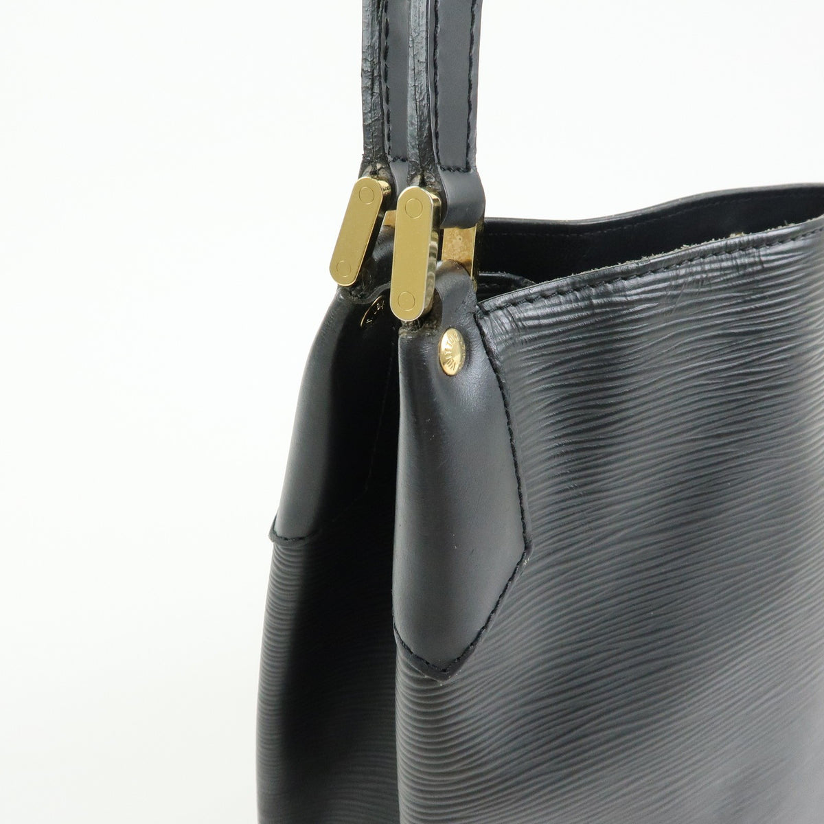 Louis Vuitton Mandara Epi Leather Black Leather Shoulder Bag Bag (Pre-Owned)
