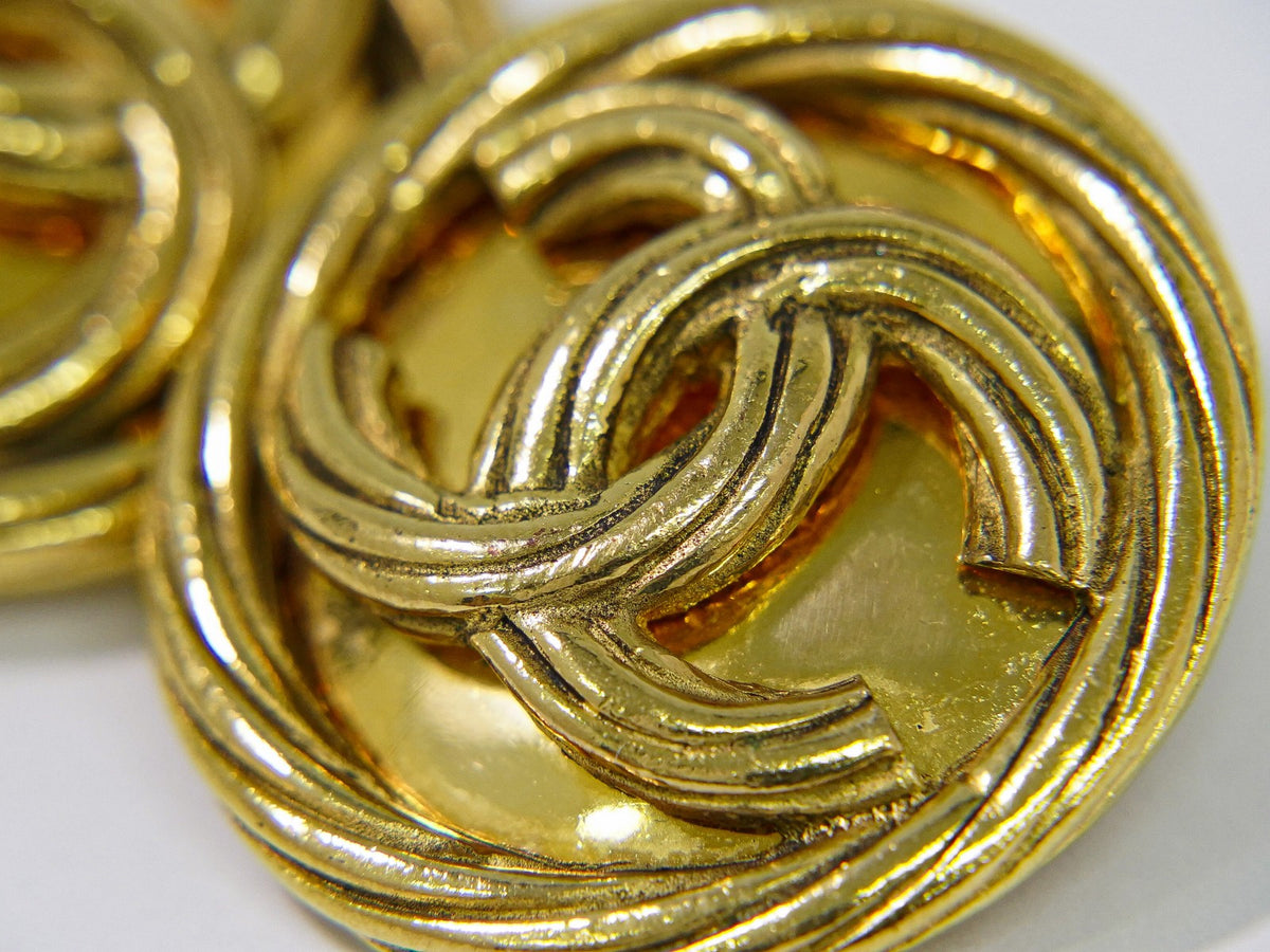 Chanel Vintage Round Cc Clip-On Metal Gold Gold_Plated Earrings Jewelry (Pre-Owned)