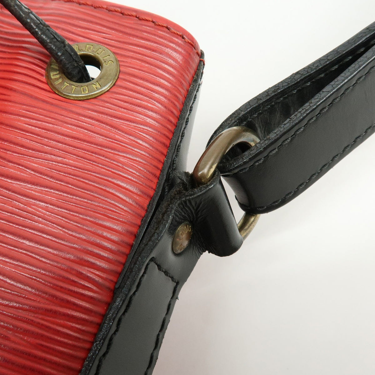 Louis Vuitton Bicolor Petit Noe Epi Leather Red Leather Handbag (Pre-Owned)
