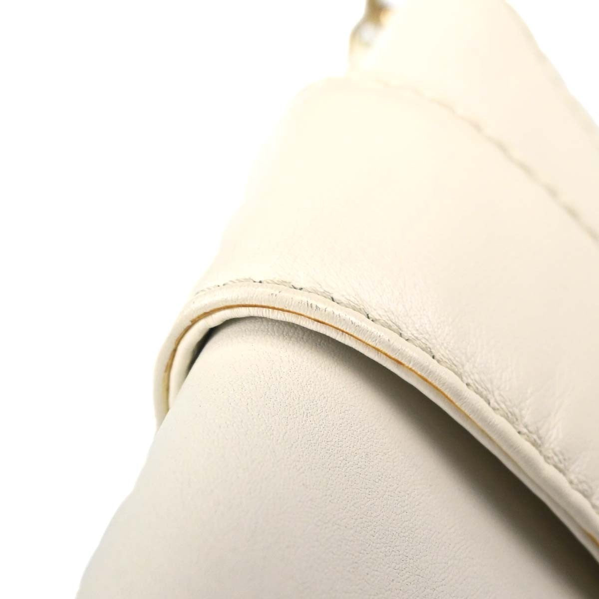 Chanel Vintage Cc Turnlock Flap Leather White Leather Shoulder Bag Bag (Pre-Owned)