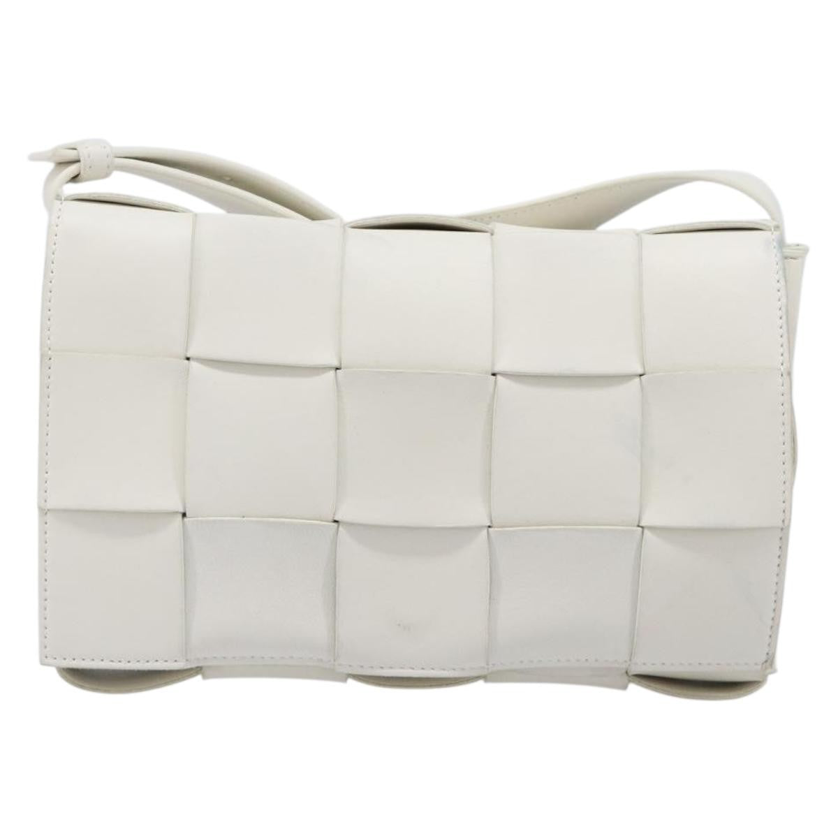 Bottega Veneta Cassette Maxi Intrecciato Leather White Leather Crossbody Bag Bag (Pre-Owned)