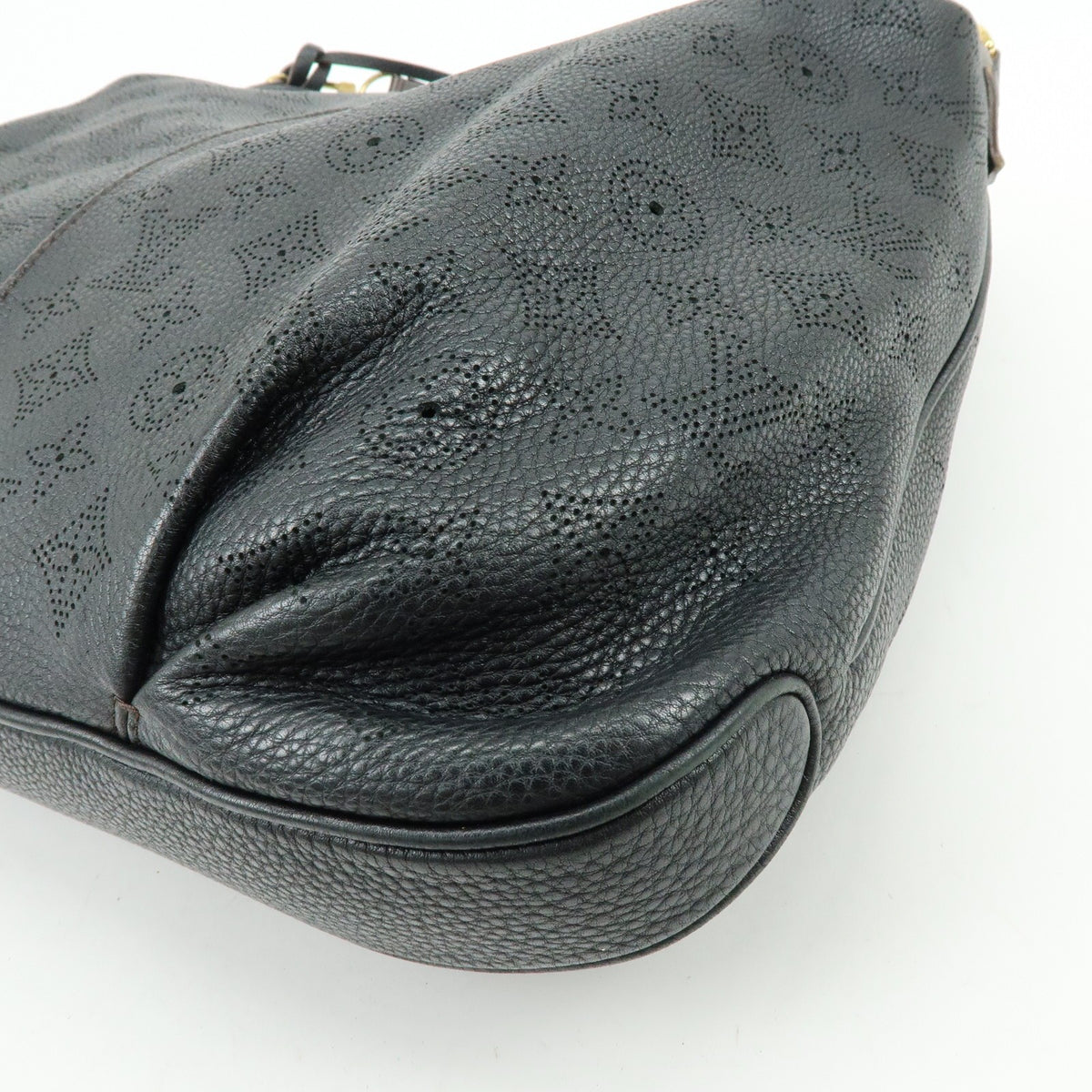 Louis Vuitton Selene Mahina Leather Black Leather Handbag (Pre-Owned)