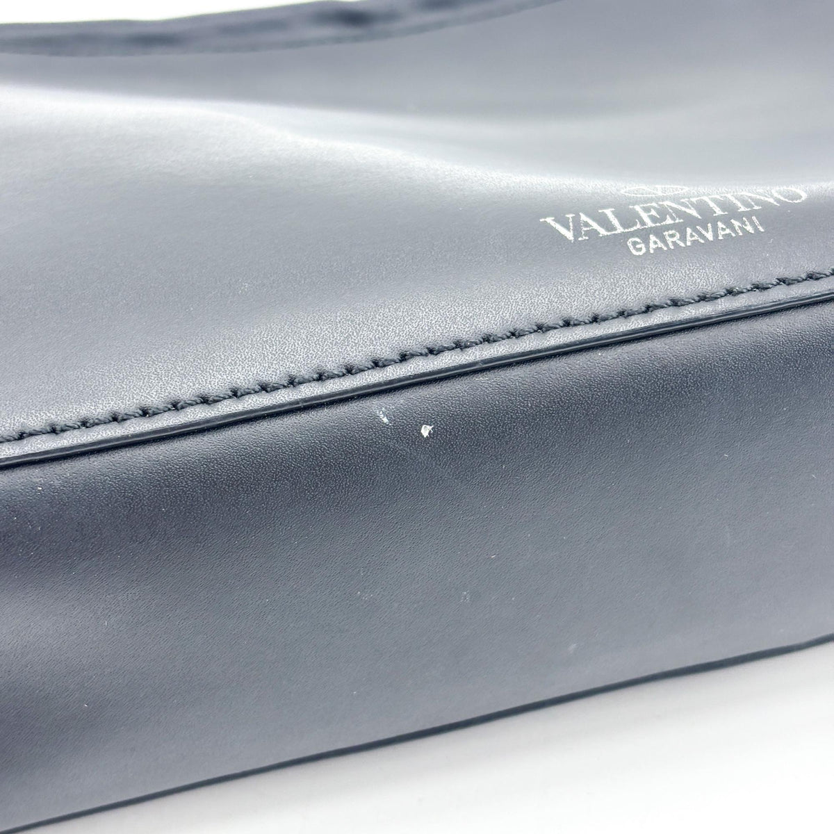 Valentino Garavani Vltn Camera Leather Black Calfskin Crossbody Bag Bag (Pre-Owned)