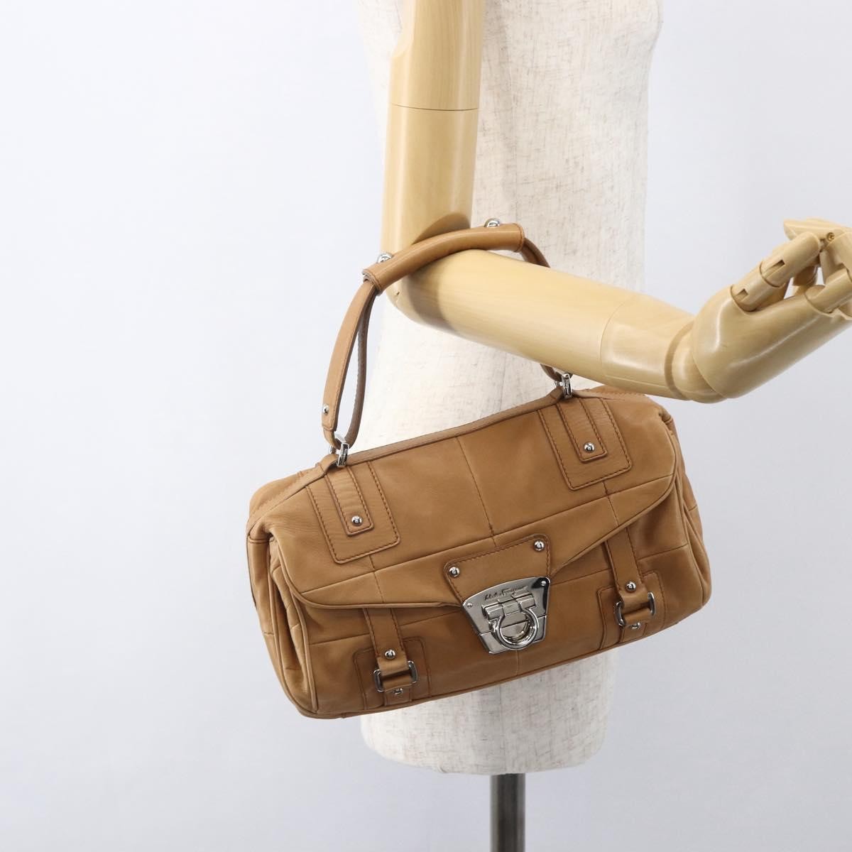 Salvatore Ferragamo Gancini Leather Brown Leather Shoulder Bag Bag (Pre-Owned)