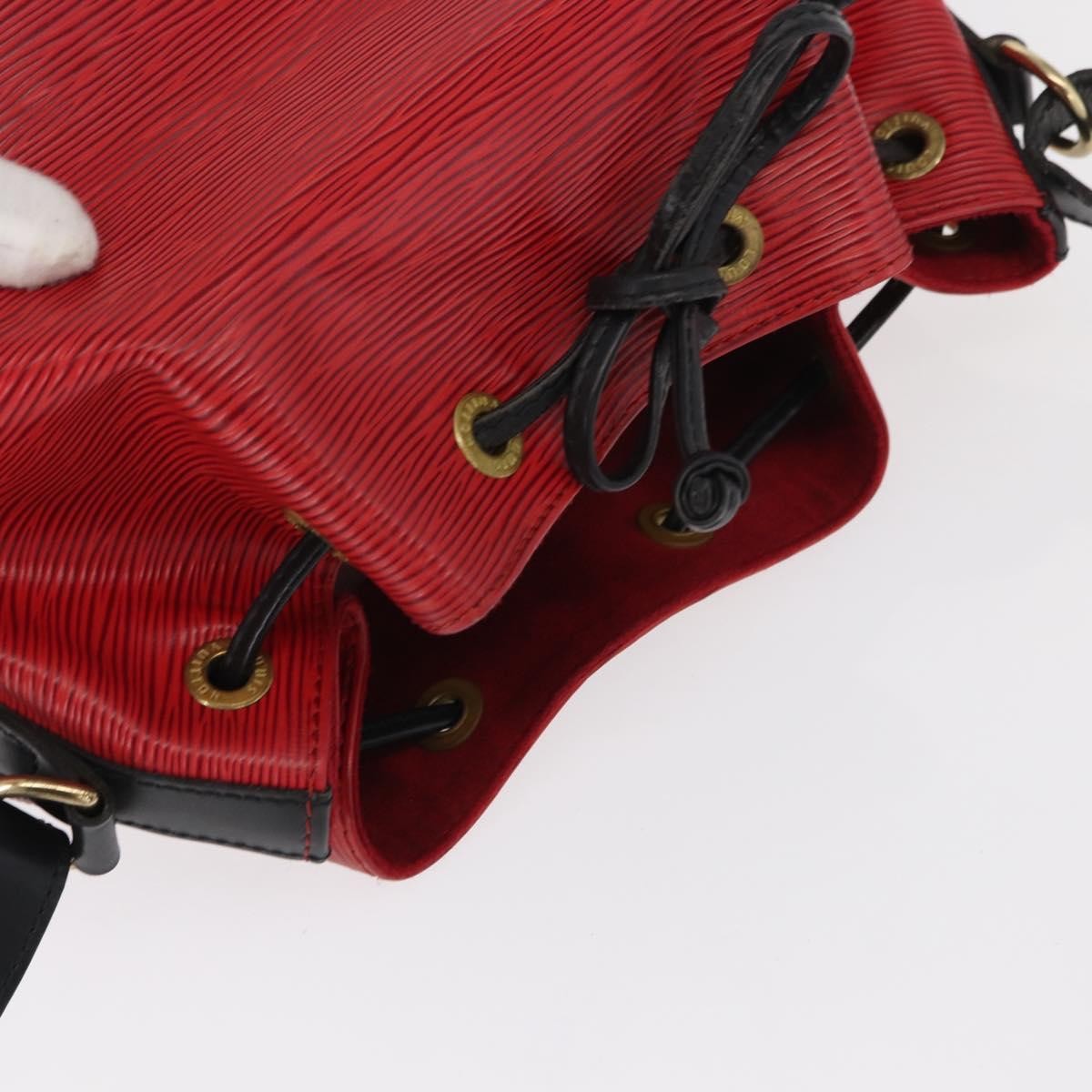 Louis Vuitton Bicolor Petit Noe Epi Leather Red Leather Handbag (Pre-Owned)
