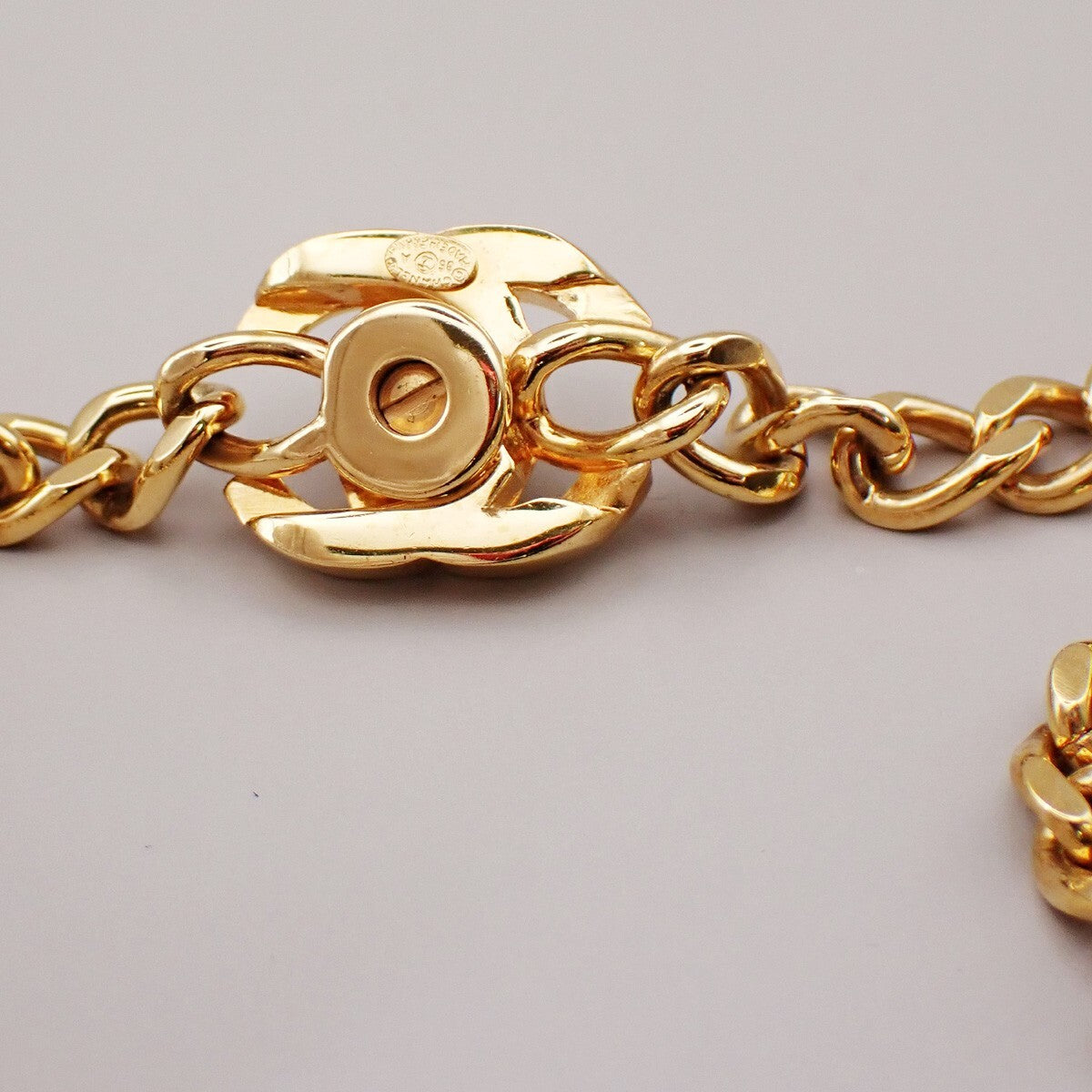 Chanel Vintage Turnlock Reissue Chain Metal Gold Gold_Plated Jewelry (Pre-Owned)