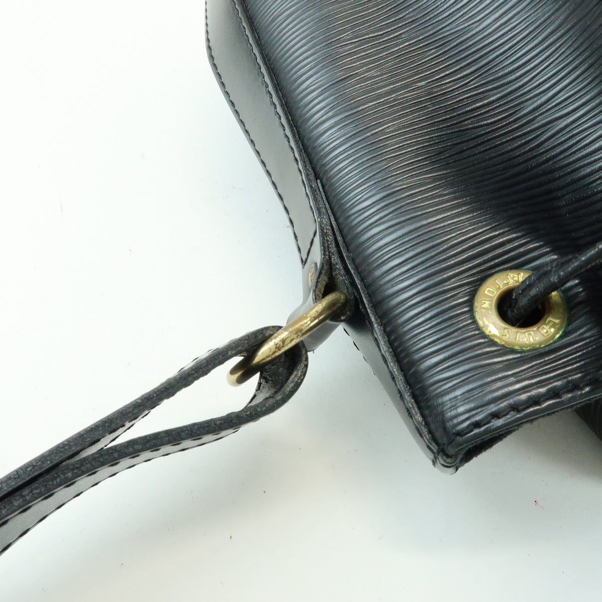 Louis Vuitton Petit Noe Epi Leather Black Leather Handbag (Pre-Owned)