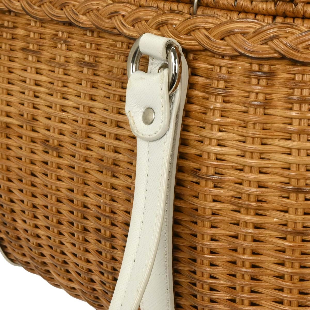 Salvatore Ferragamo Basket Gancini Leather And Wicker White Leather Handbag (Pre-Owned)