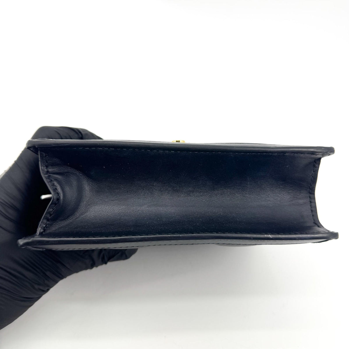 Gucci Padlock Gg Embossed Leather Black Leather Shoulder Bag Bag (Pre-Owned)
