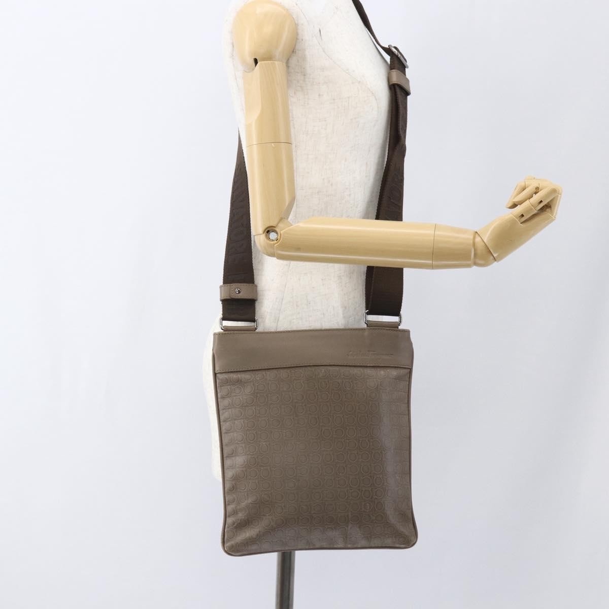 Salvatore Ferragamo Gancini Leather Beige Leather Shoulder Bag Bag (Pre-Owned)