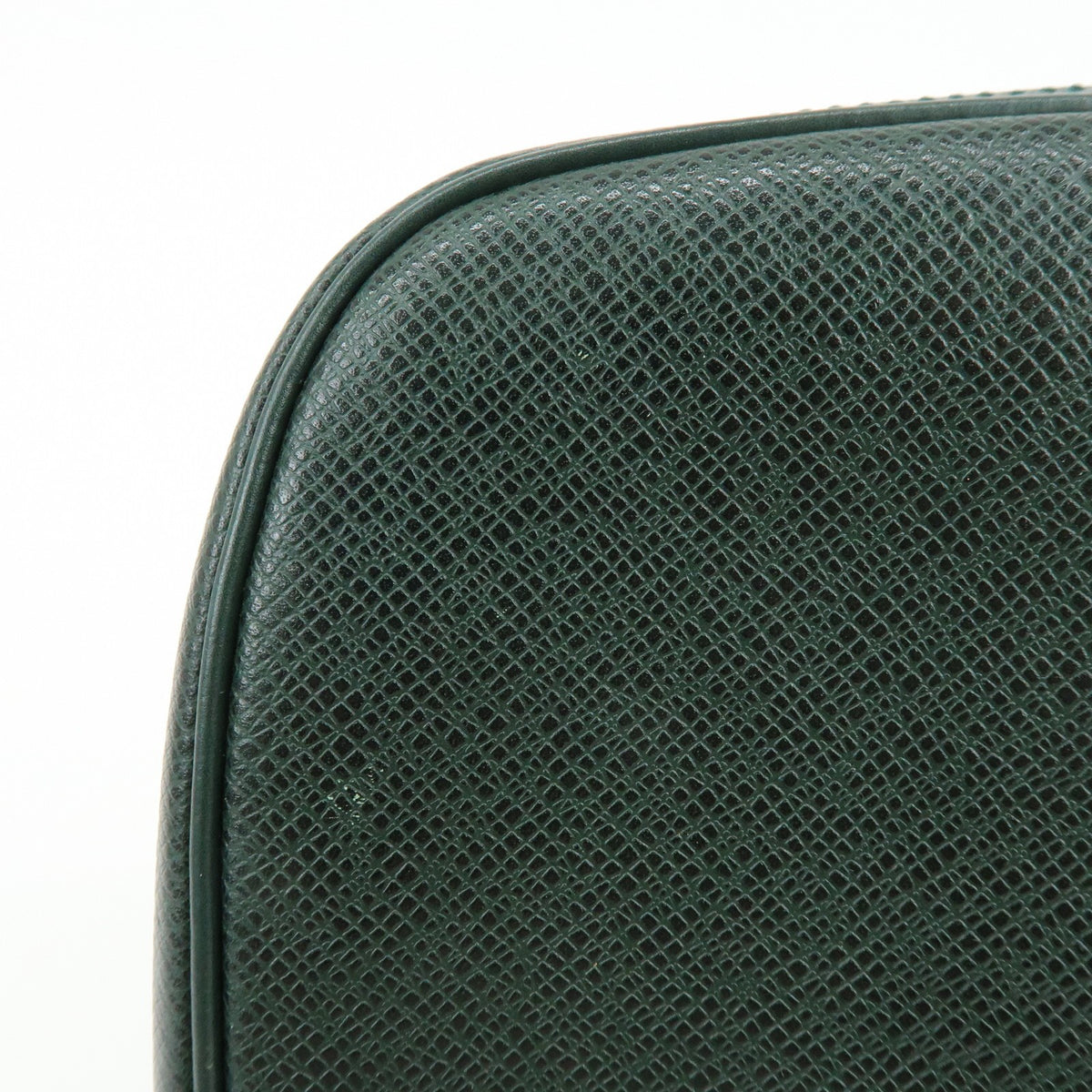 Louis Vuitton Toiletry Pouch Taiga Leather Green Leather Clutche & Pouche Bag (Pre-Owned)