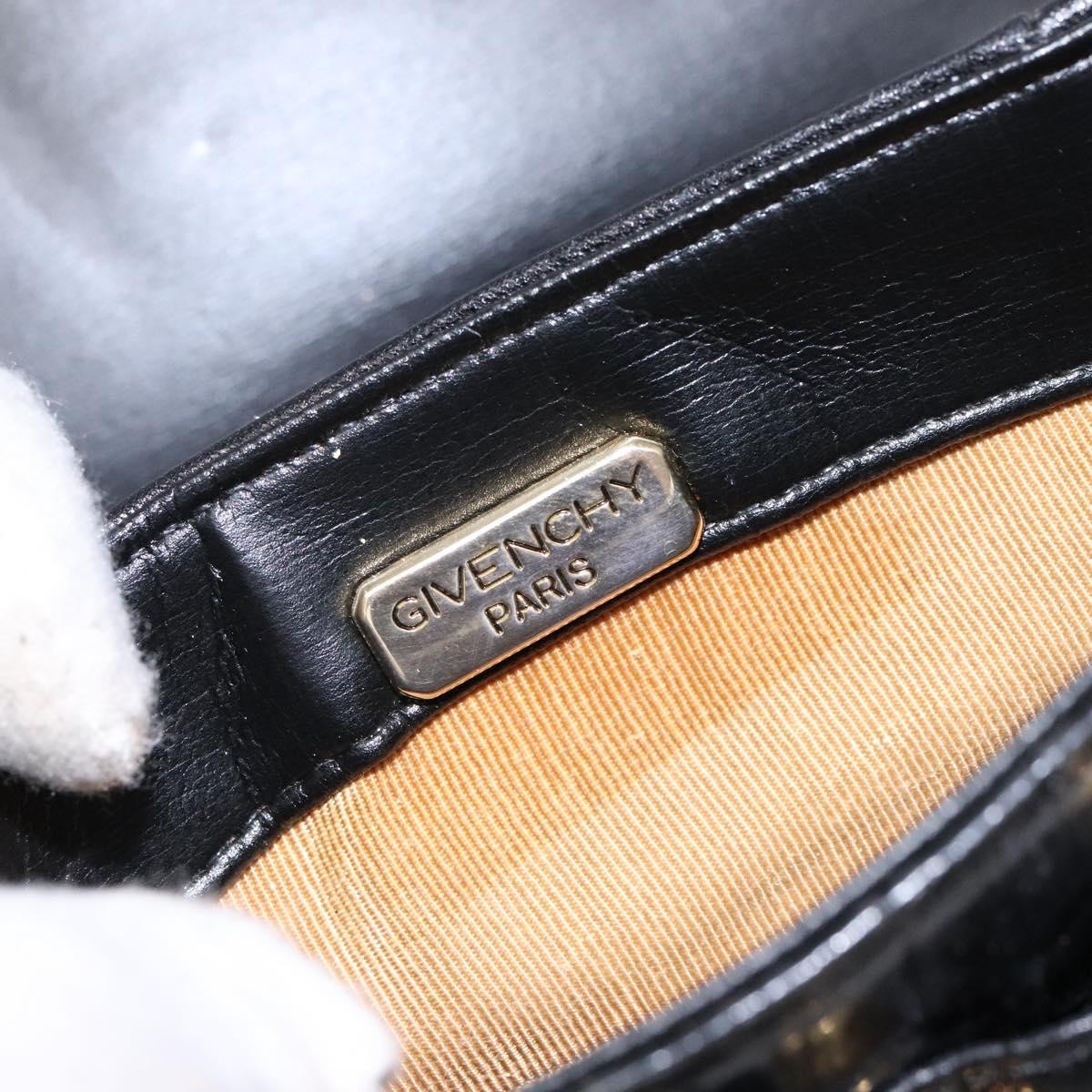 Givenchy Vintage 4G Leather Black Leather Shoulder Bag Bag (Pre-Owned)