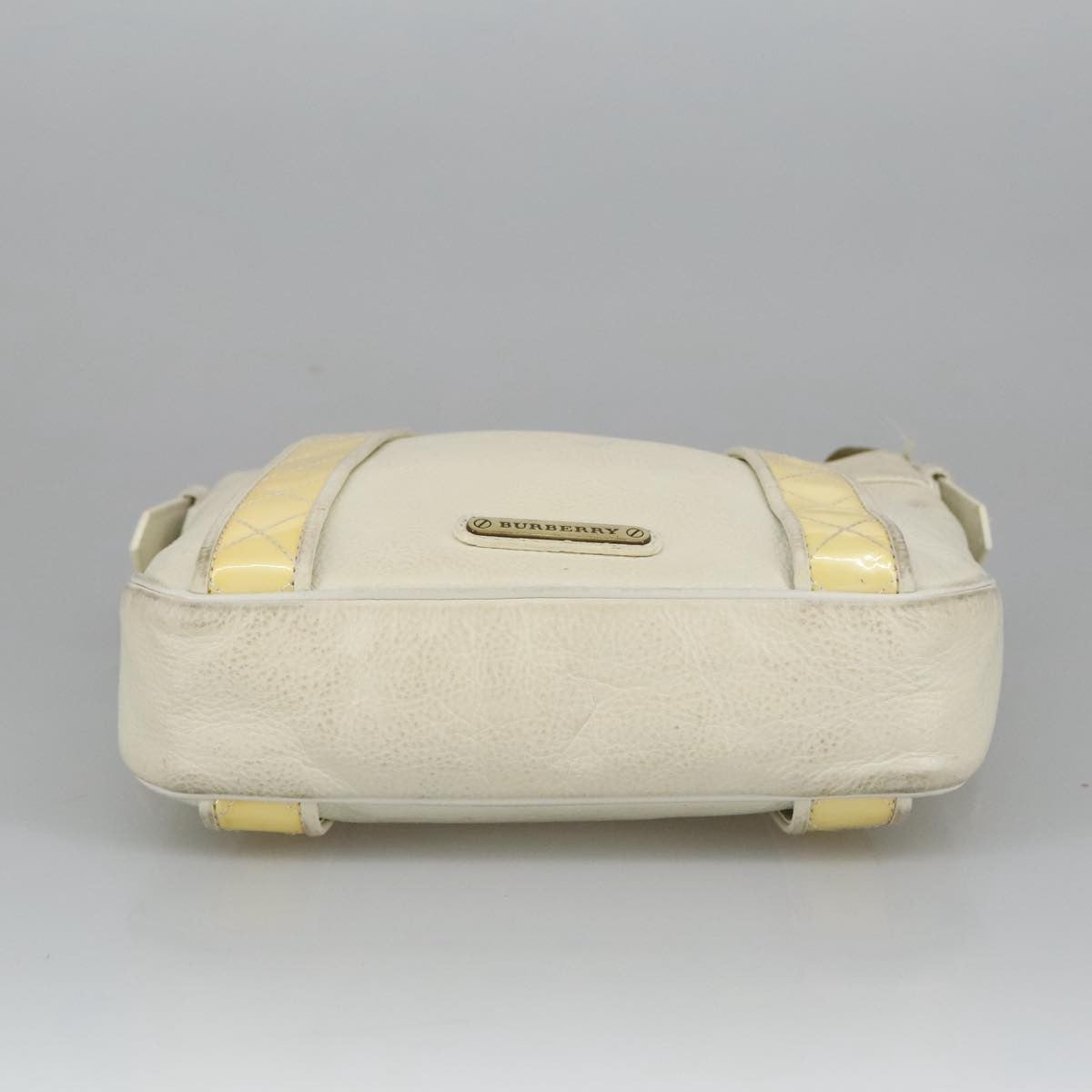 Burberry Vintage Leather White Leather Shoulder Bag Bag (Pre-Owned)