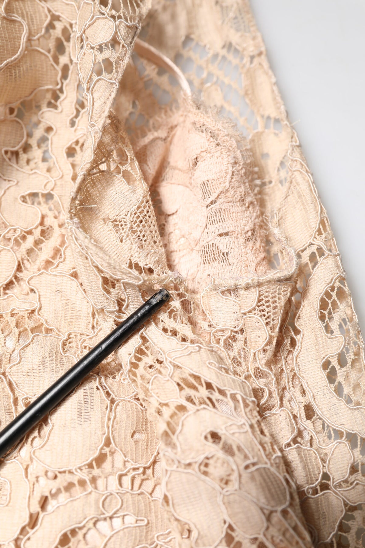 Dolce & Gabbana Beige Floral Lace Sleeveless Sheath Women's Dress (Pre-Owned)