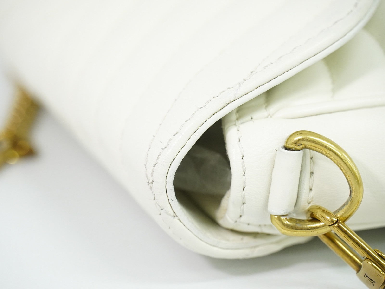 Louis Vuitton New Wave Multi Pochette Quilted Leather White Leather Shoulder Bag Bag (Pre-Owned)