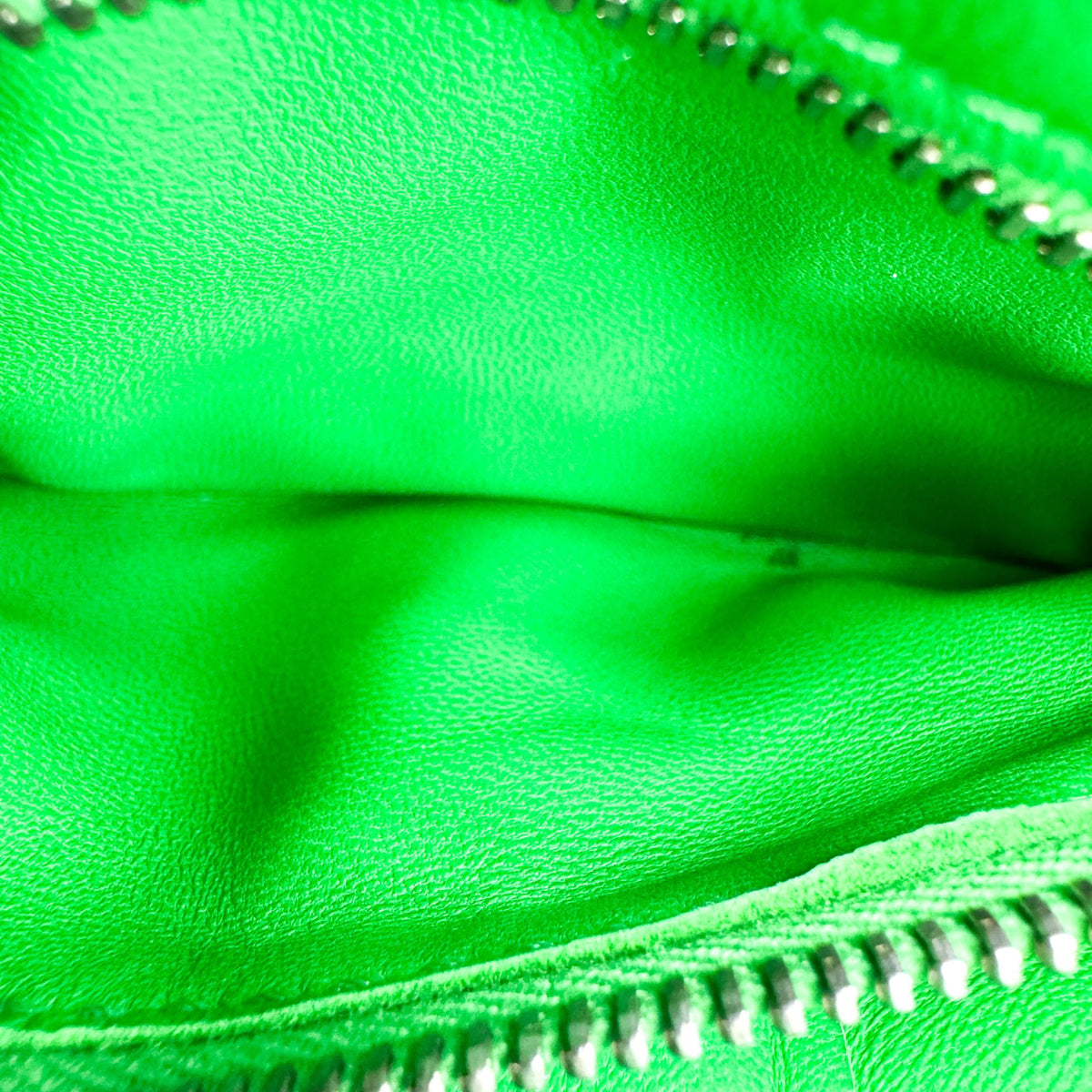 Bottega Veneta Cassette Padded Maxi Intrecciato Leather Green Leather Crossbody Bag Bag (Pre-Owned)