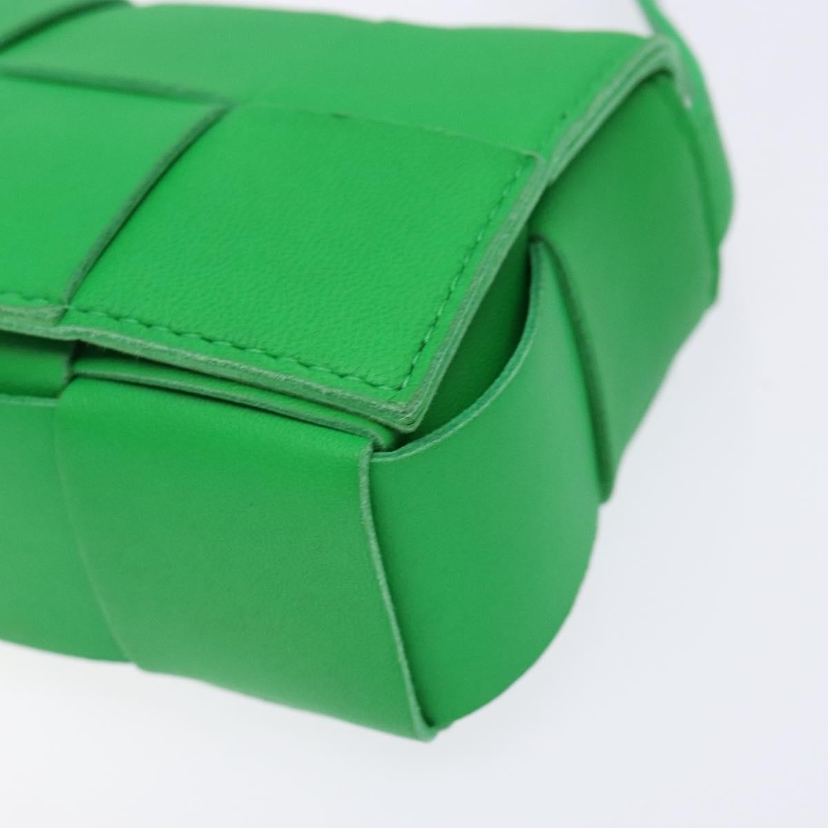 Bottega Veneta Cassette Maxi Intrecciato Leather Green Leather Crossbody Bag Bag (Pre-Owned)