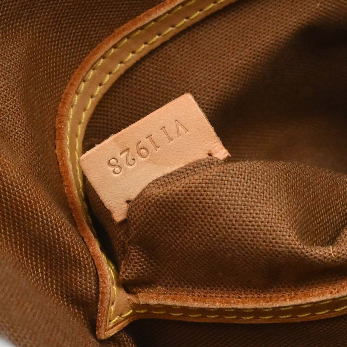 Louis Vuitton Alma Monogram Canvas Brown Canvas Handbag (Pre-Owned)