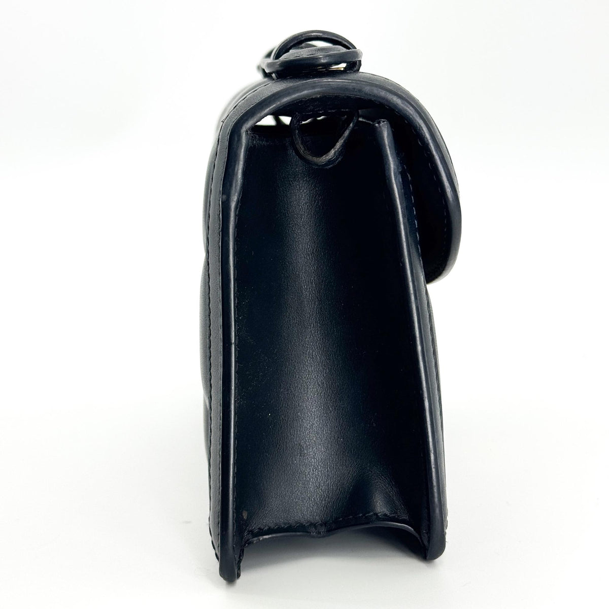Gucci Padlock Gg Embossed Leather Black Leather Shoulder Bag Bag (Pre-Owned)