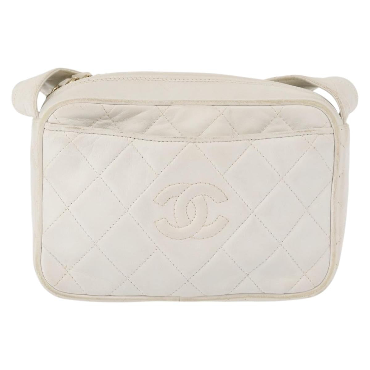 Chanel Vintage Diamond Cc Slit Pocket Camera Quilted Leather White Leather Shoulder Bag Bag (Pre-Owned)