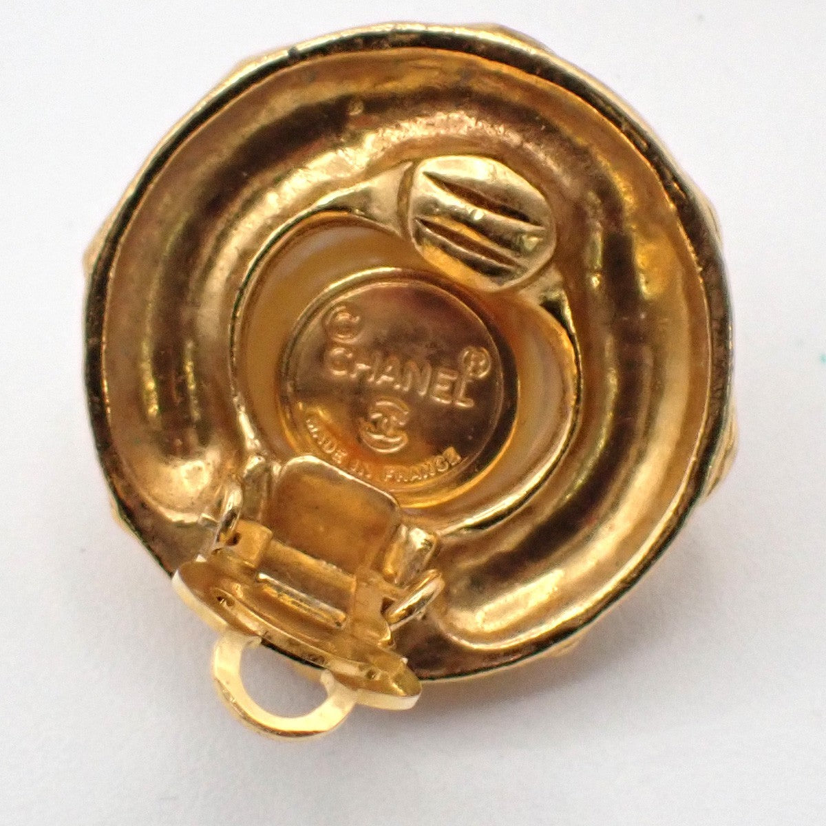Chanel Vintage Round Clip-On Metal With Faux Pearl Gold Gold_Plated Earrings Jewelry (Pre-Owned)