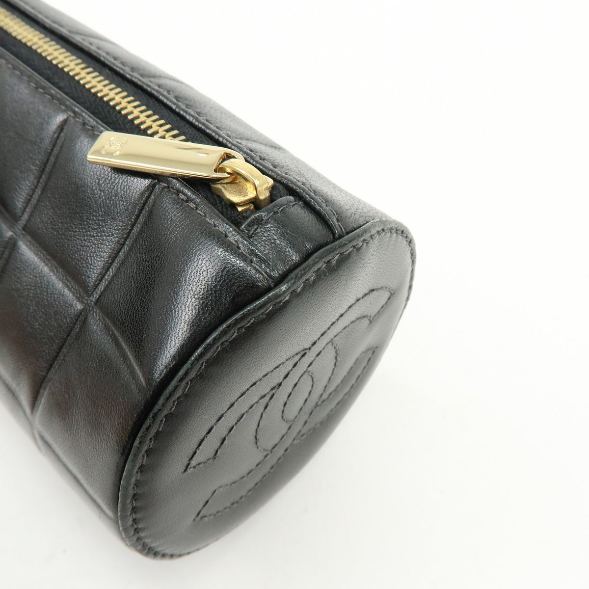 Chanel Chocolate Bar Cosmetic Quilted Lambskin Black Leather Toiletry Case Accessory (Pre-Owned)