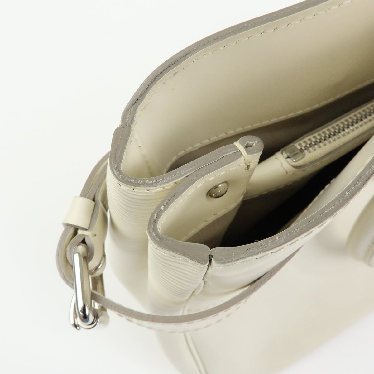 Louis Vuitton Passy Epi Leather White Leather Tote Bag Bag (Pre-Owned)